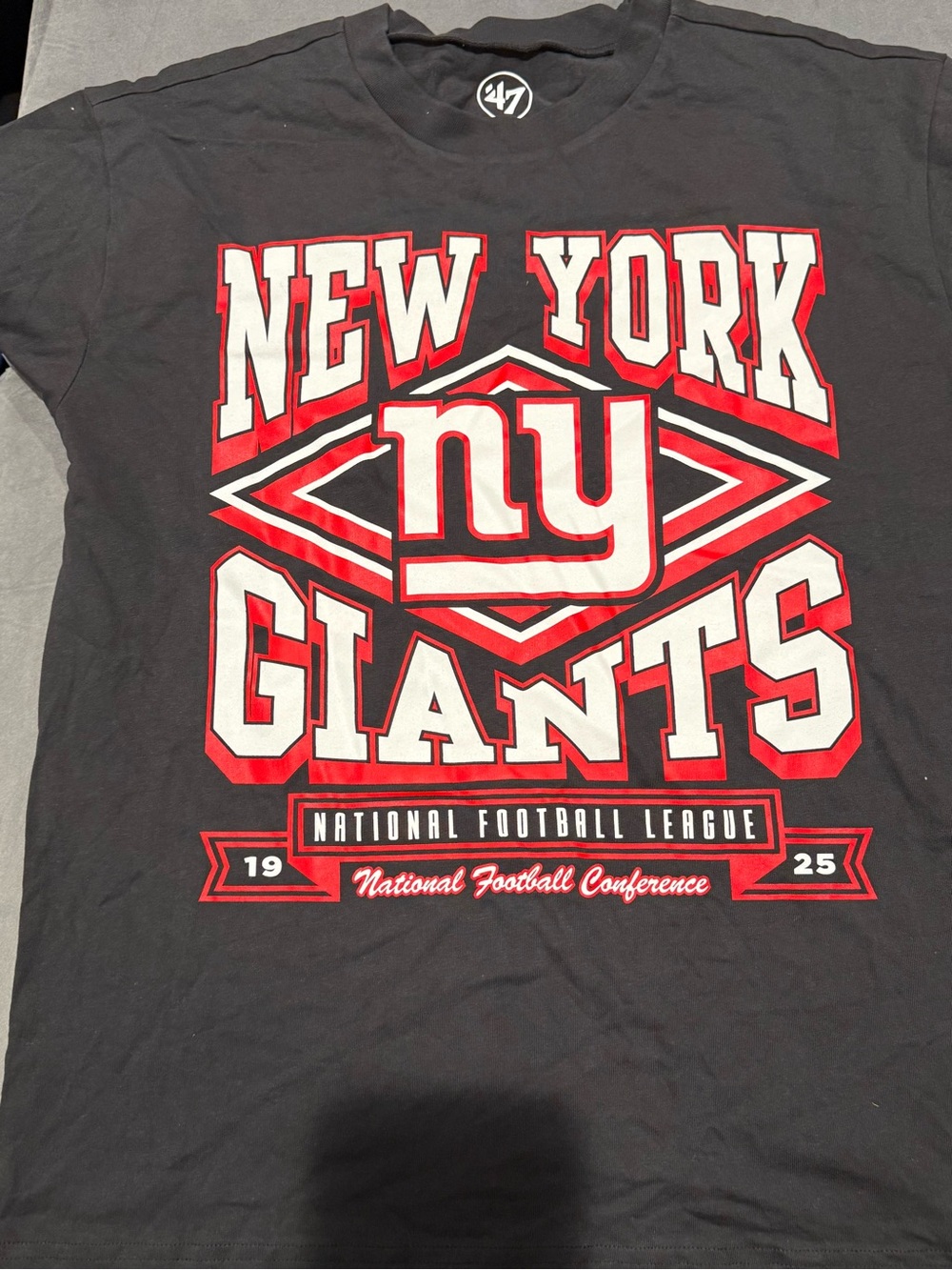 47 Brand New York Giants Black Short Sleeve Tee with Red and White Graphic